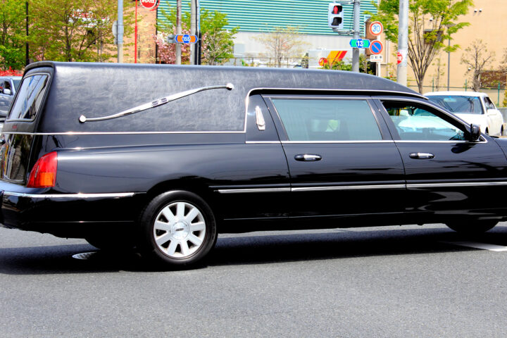 ご出棺（霊柩車）